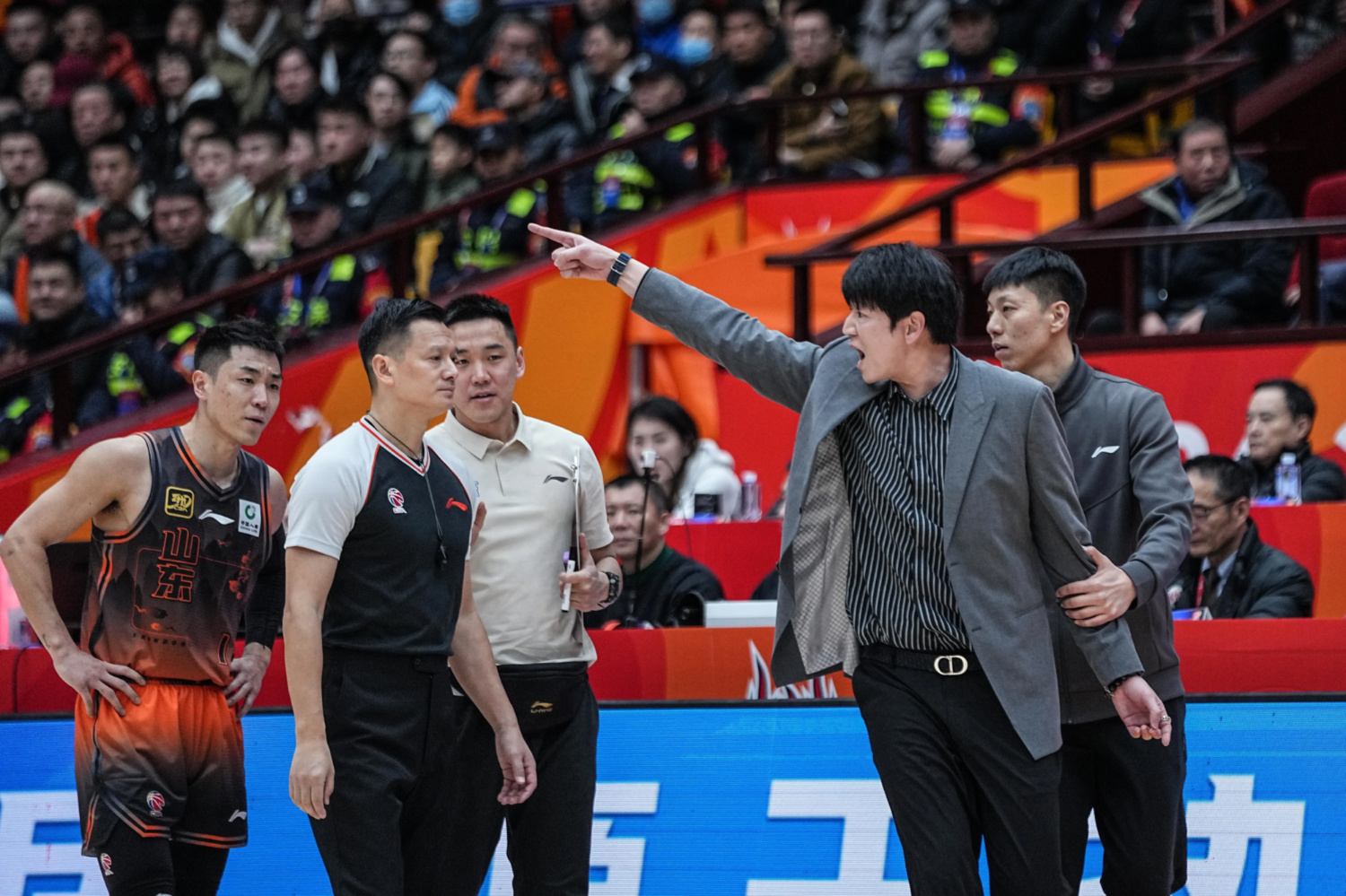 包含山东男篮发布备战花絮，冲刺阶段绝杀压哨，德国杯任务艰巨，年轻球员得到机会的词条-爱游戏app